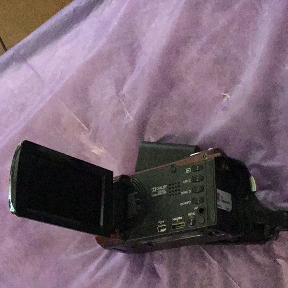 Mini camera plus cords - Picture 4 of 4